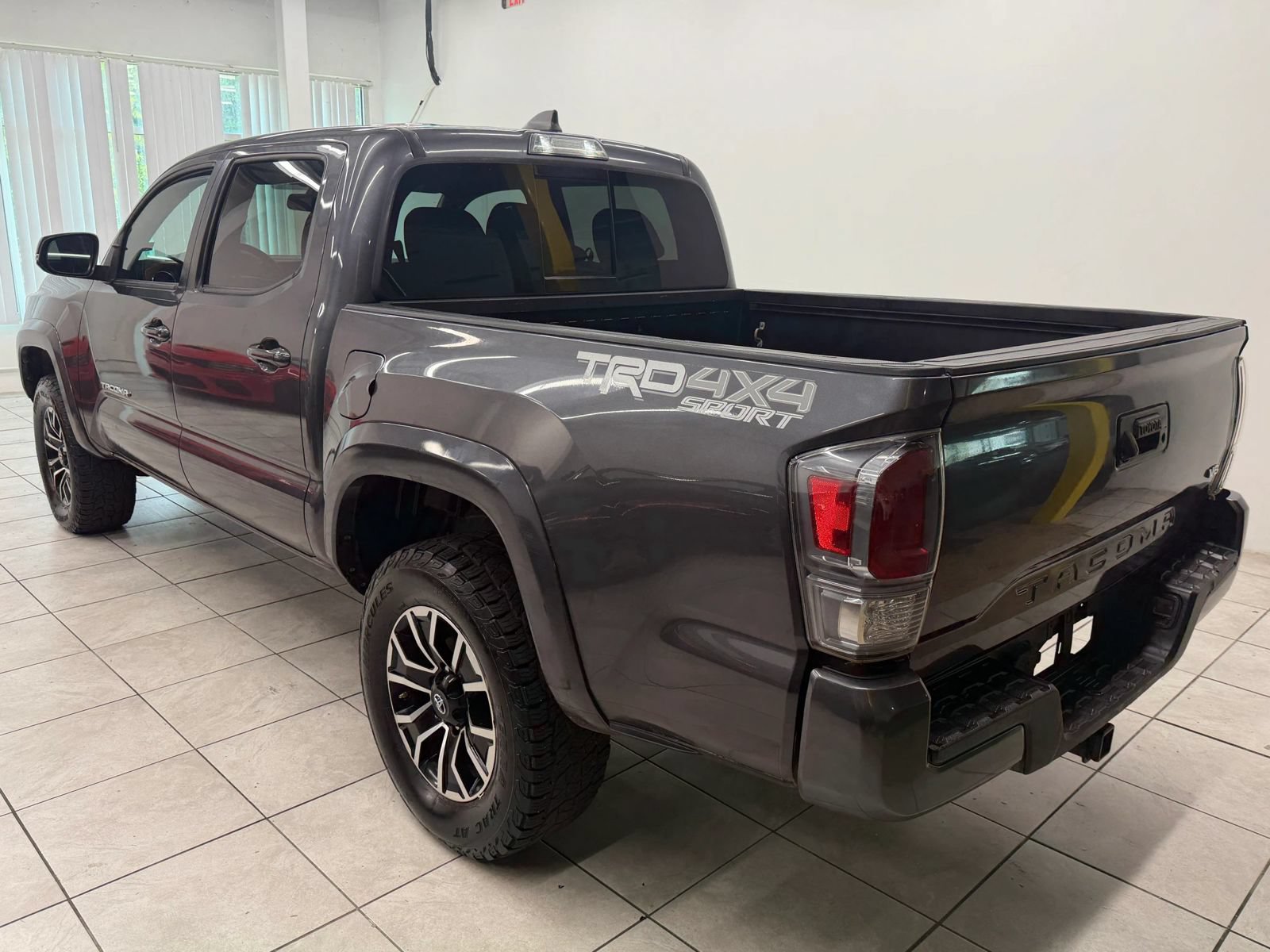 Used 2020 Toyota Tacoma TRD Sport AWD/4WD image 7