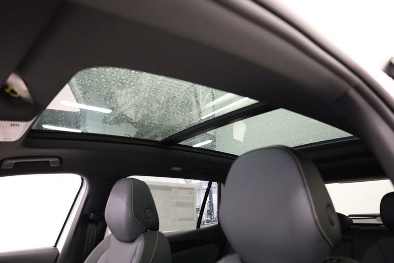 New 2026 Volkswagen Tiguan SE R-Line image 30