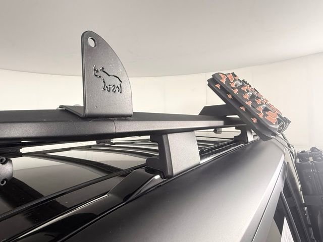 Used 2023 Land Rover Defender 130 SE image 19