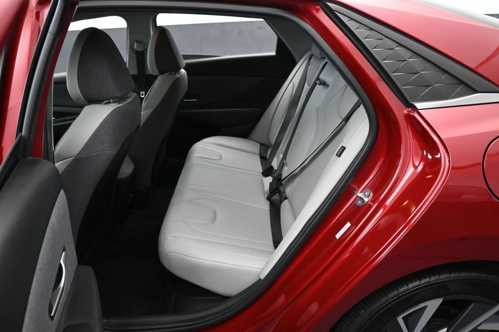 Used 2024 Hyundai Elantra Limited FWD image 32