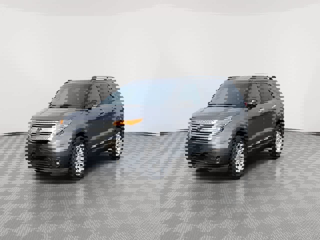 Used 2014 Ford Explorer XLT w/ Equipment Group 202A image 4