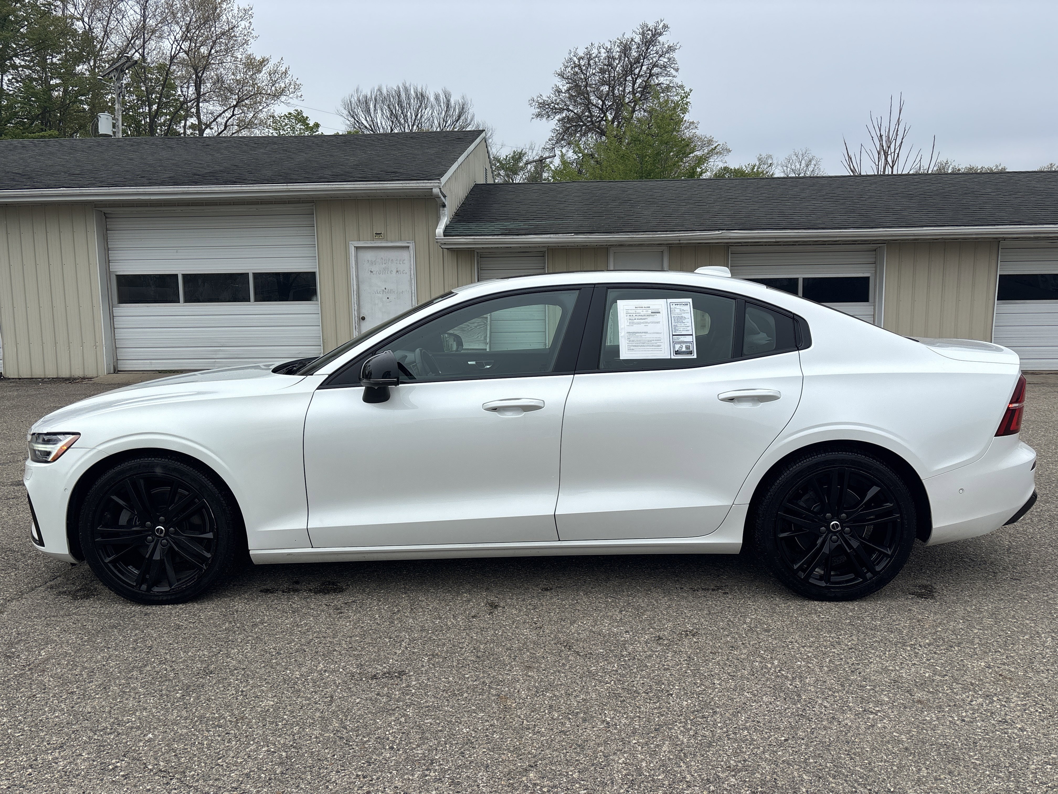 Used 2024 Volvo S60 B5 Plus w/ Climate Package AWD/4WD image 11