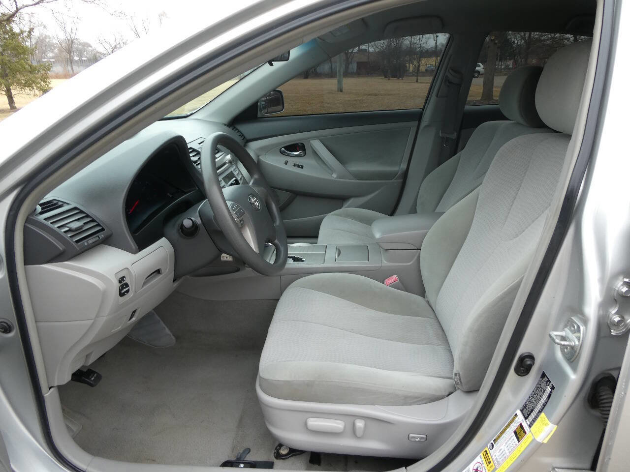 Used 2011 Toyota Camry LE w/ LE Extra-Value Pkg image 9