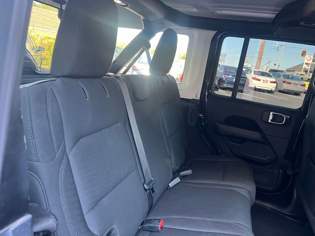 Used 2019 Jeep Wrangler Unlimited Sahara image 21