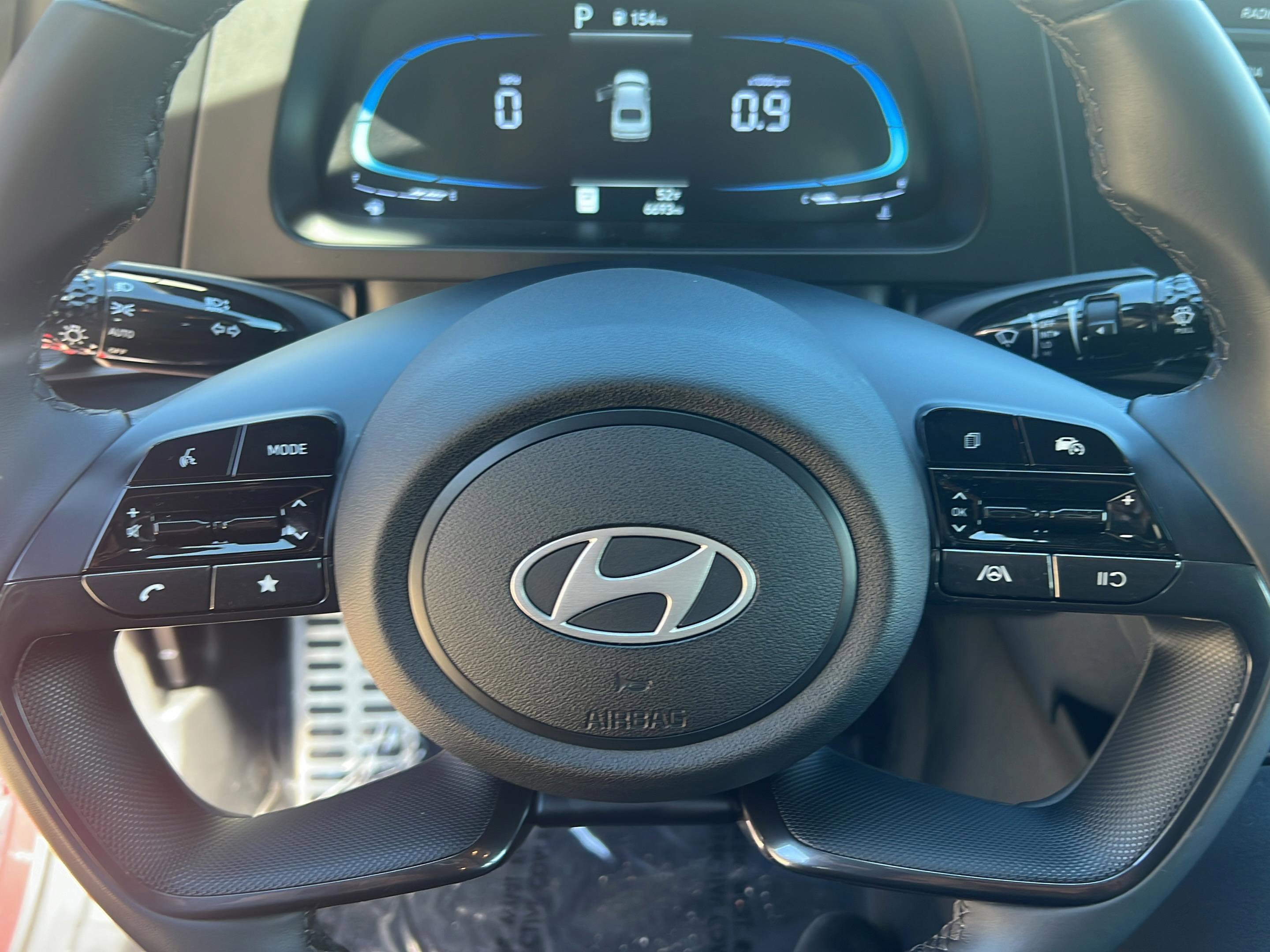 Certified 2025 Hyundai Elantra Sport image 12