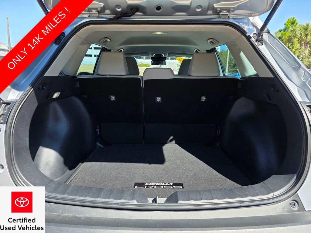 Used 2025 Toyota Corolla Cross L image 19