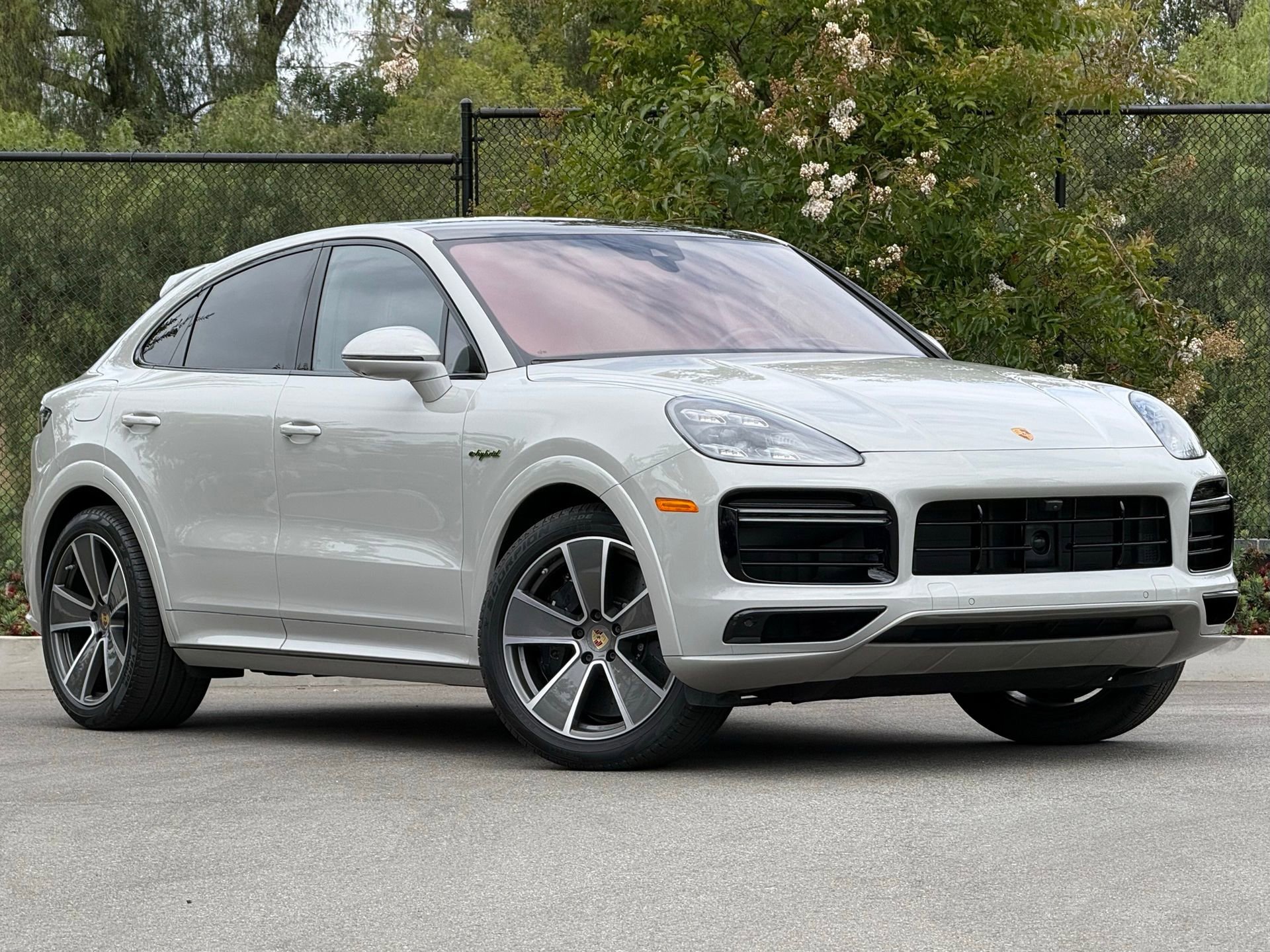 Certified 2022 Porsche Cayenne Turbo S AWD/4WD image 9