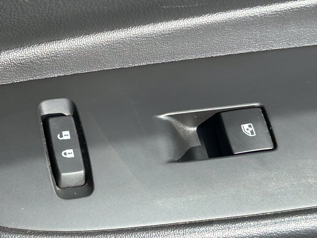 Used 2015 Buick Encore FWD image 32