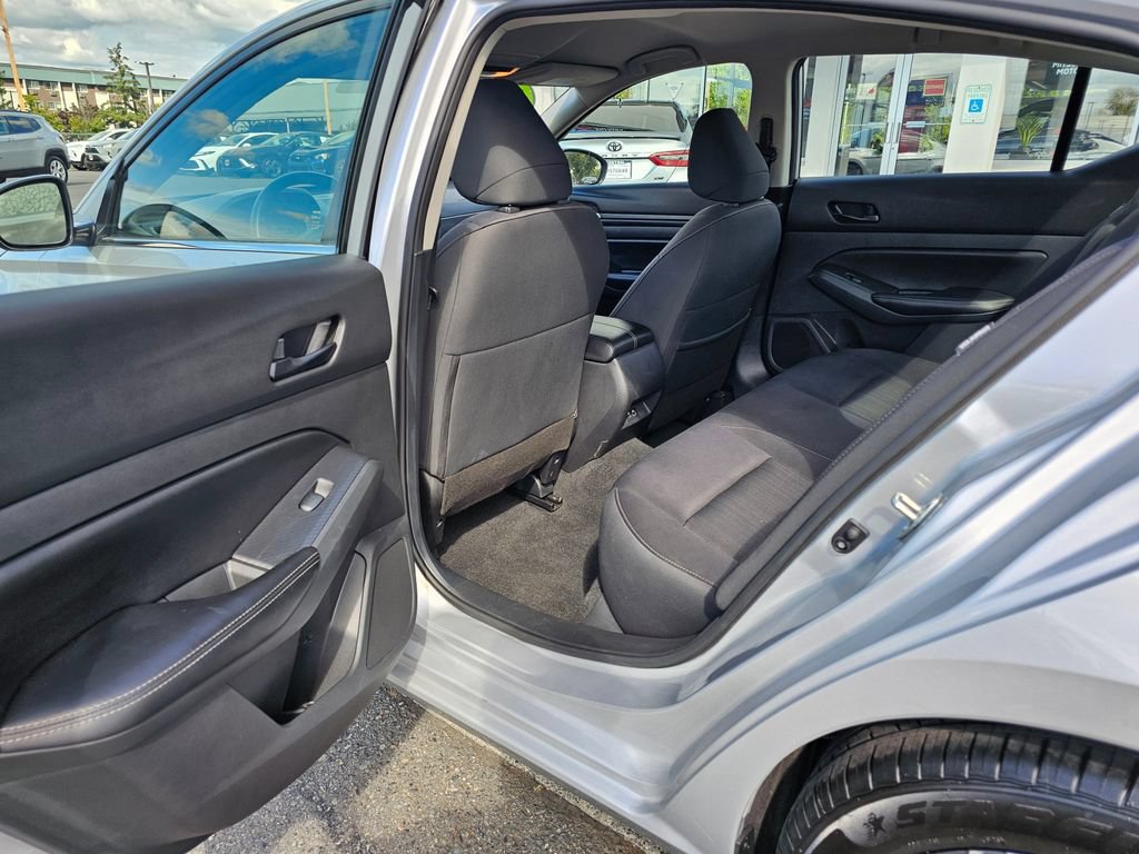 Used 2024 Nissan Altima 2.5 SV FWD image 17