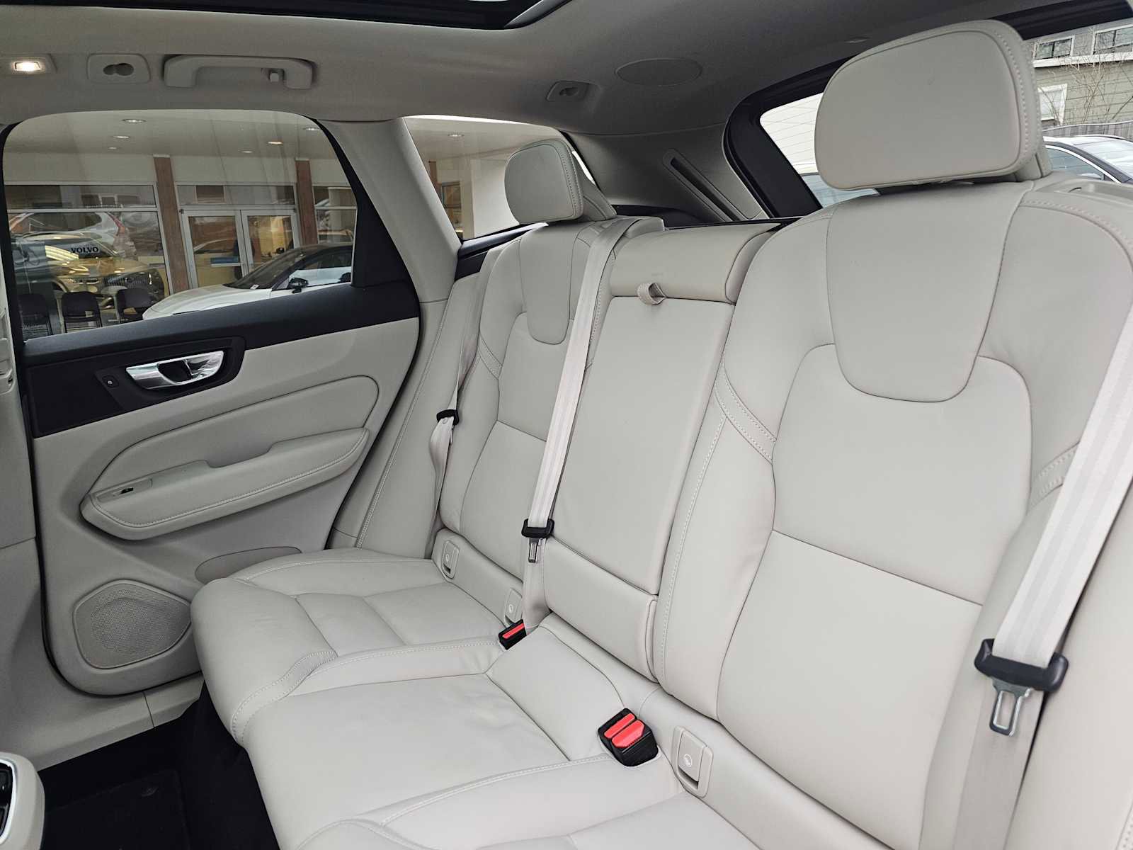 Certified 2023 Volvo XC60 B6 Ultimate w/ Protection Package Premier image 20