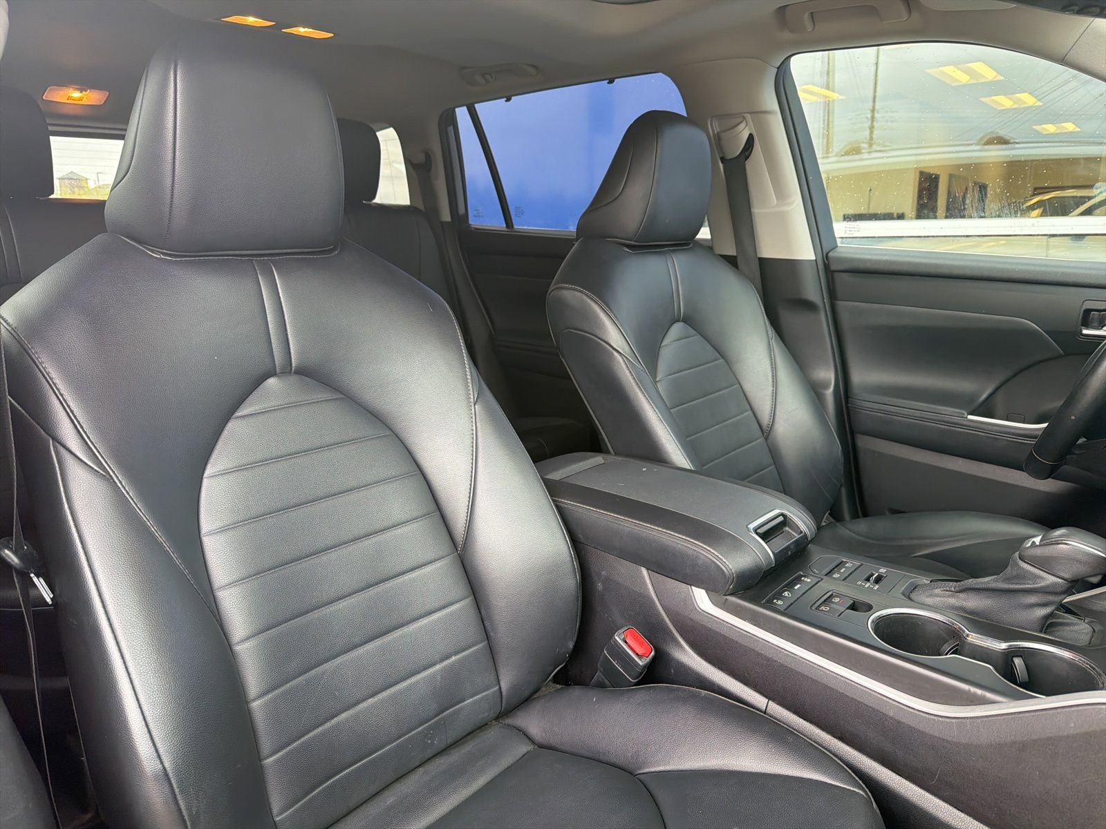 Used 2022 Toyota Highlander XLE AWD/4WD image 26