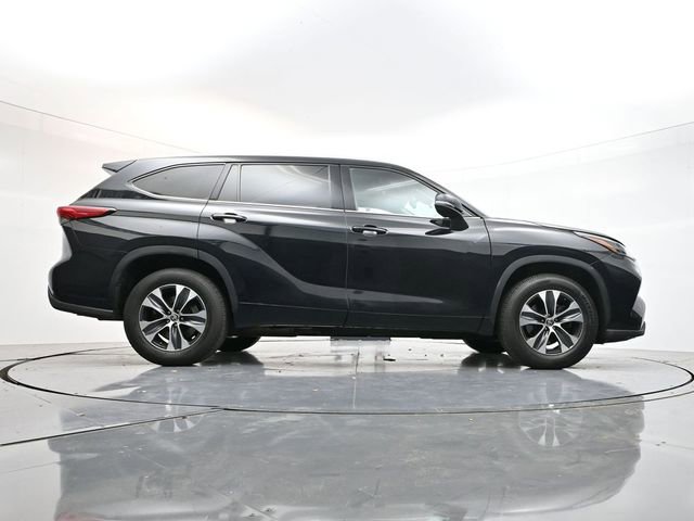 Used 2022 Toyota Highlander XLE image 50