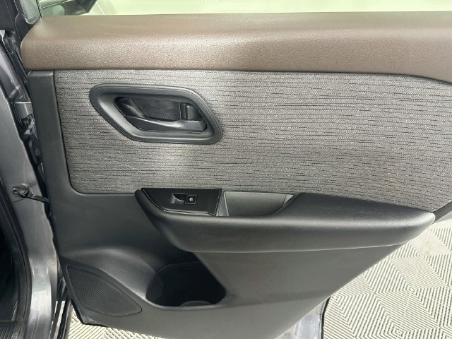Used 2023 Nissan Rogue S FWD image 25