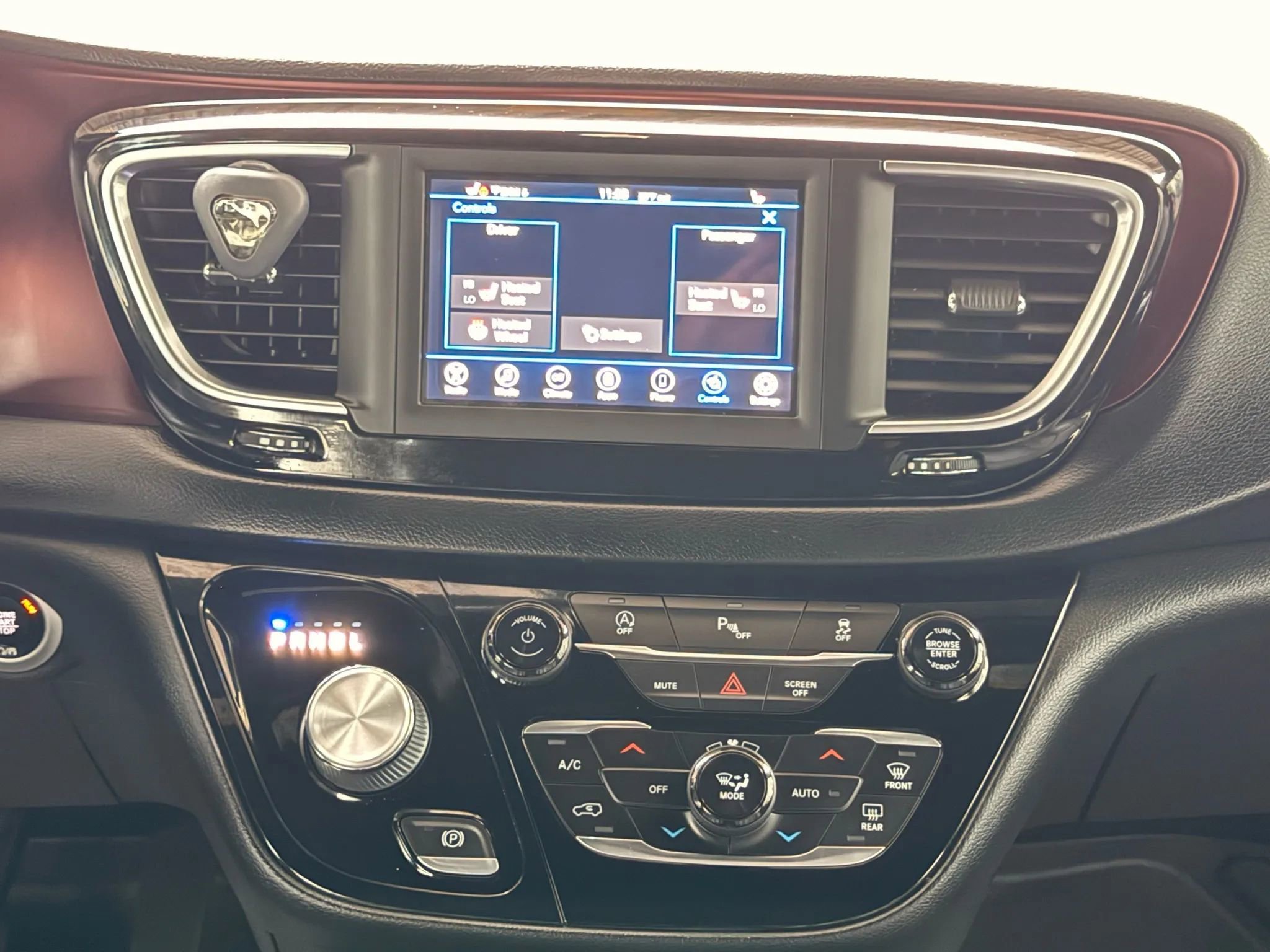 Used 2020 Chrysler Pacifica Touring-L image 27