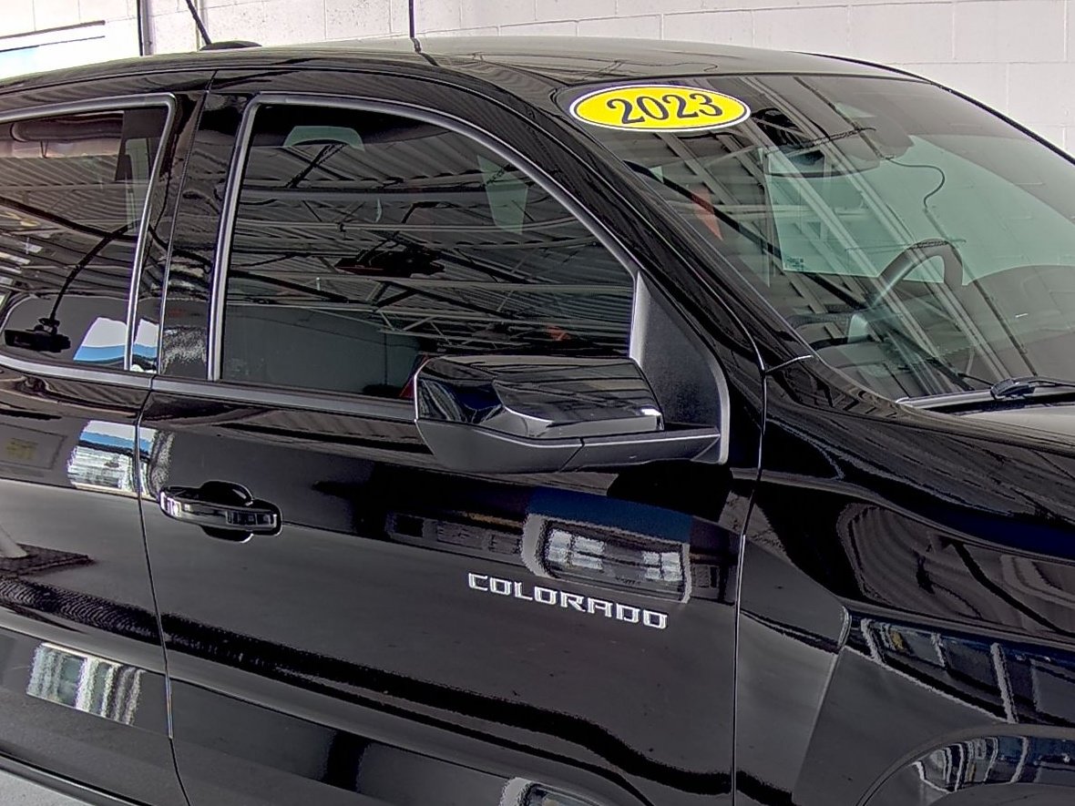 Used 2023 Chevrolet Colorado Z71 w/ Z71 Convenience Package 2 AWD/4WD image 17