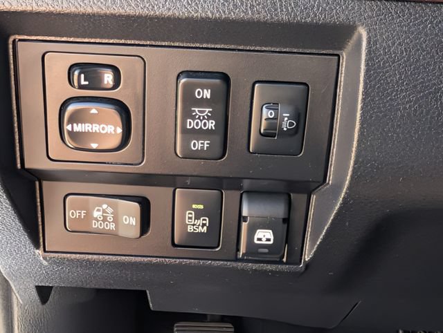 Used 2017 Toyota Tundra Limited w/ Limited Premium Package RWD image 21