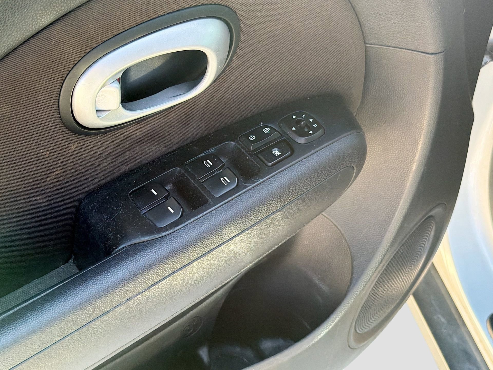 Used 2016 Kia Soul + image 18