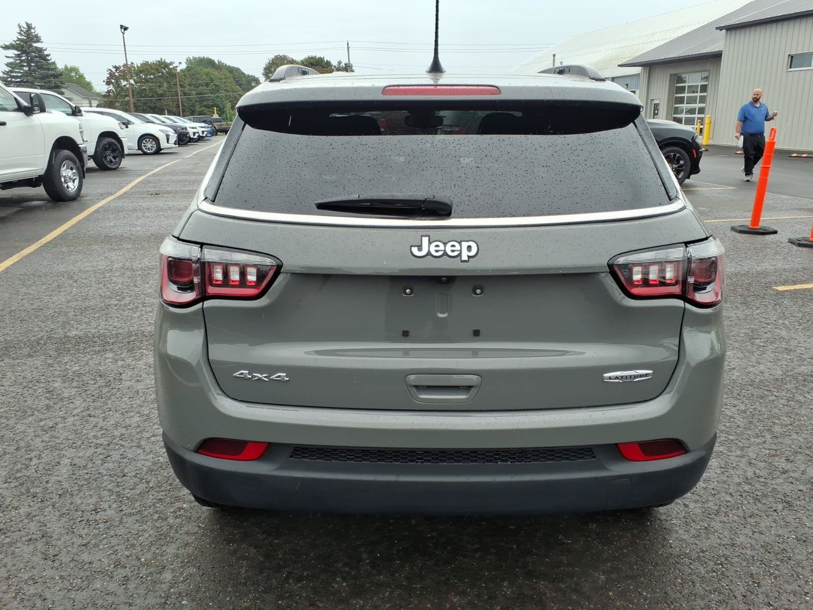 Used 2024 Jeep Compass Latitude AWD/4WD image 6