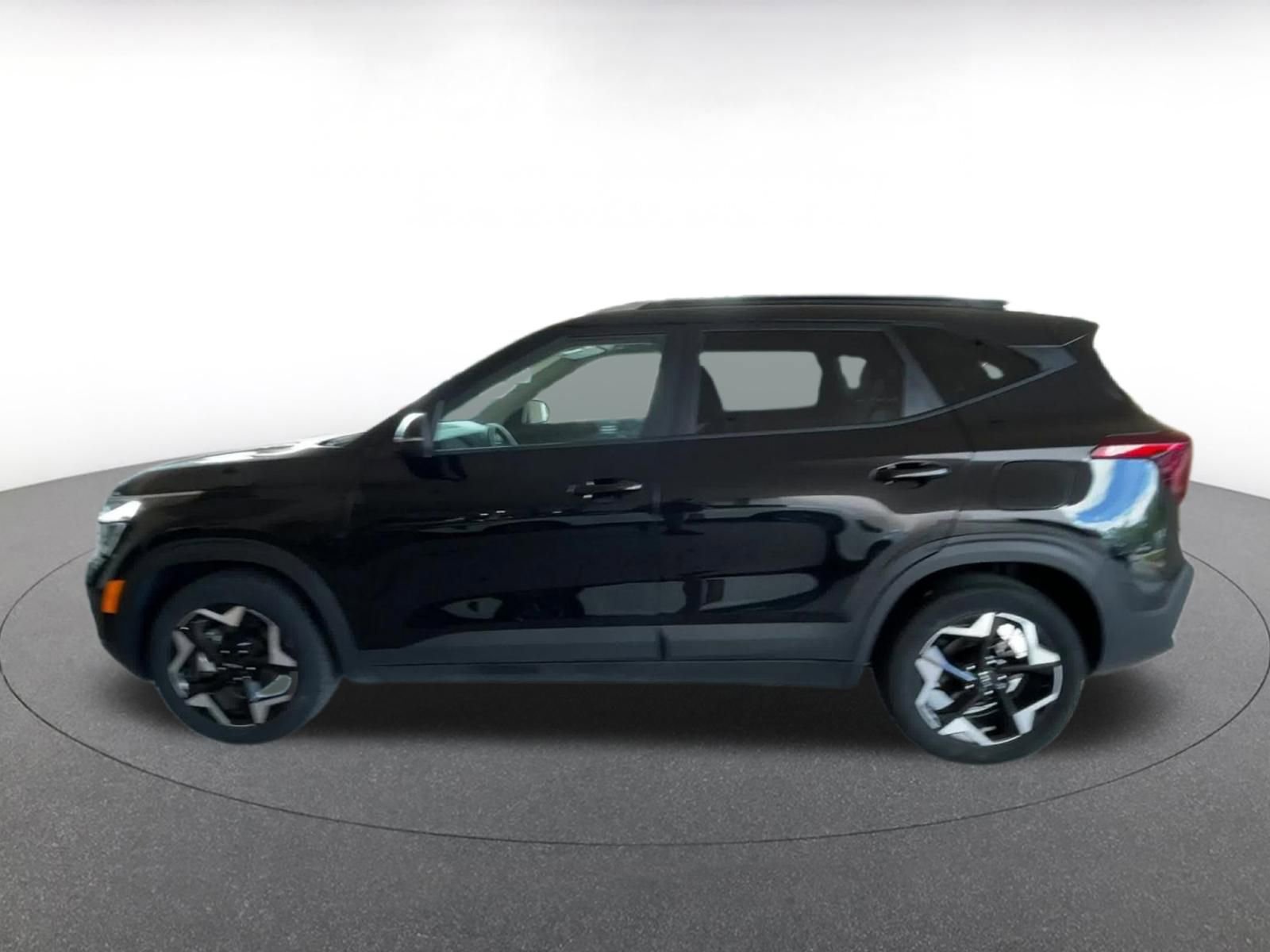 Used 2025 Kia Seltos S FWD image 8