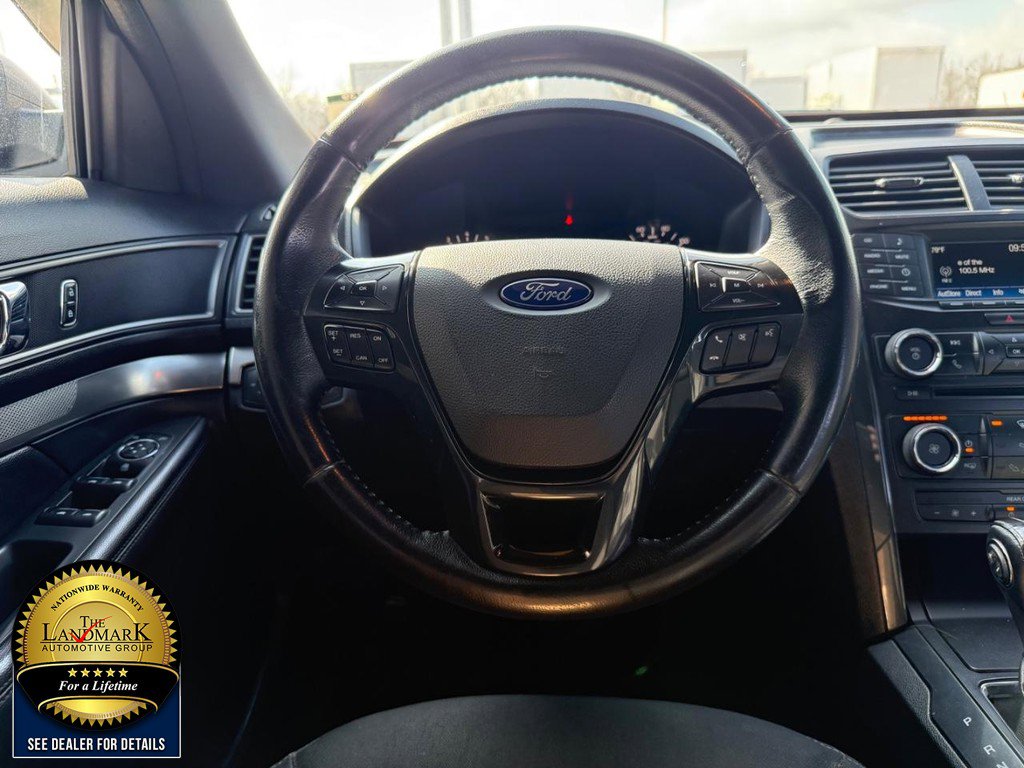 Used 2018 Ford Explorer XLT image 17