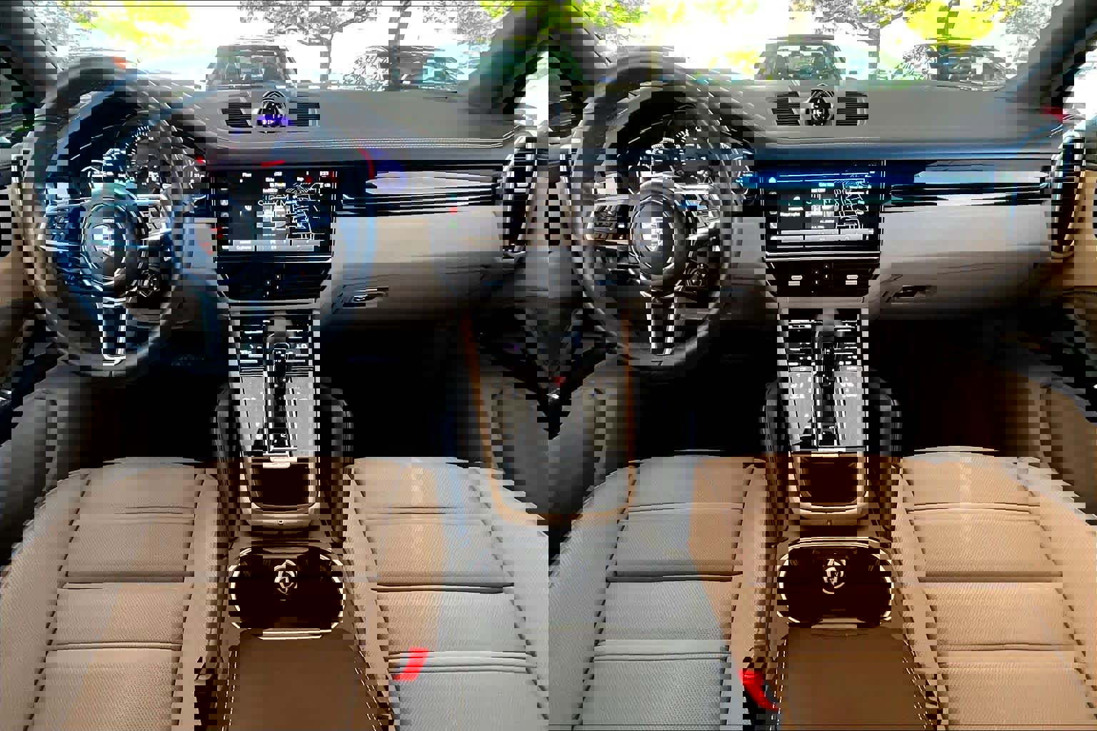 Used 2023 Porsche Cayenne image 16