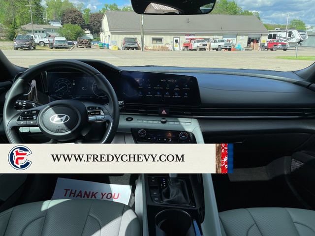 Used 2025 Hyundai Elantra Limited FWD image 12