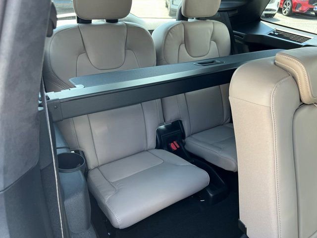 New 2026 Volvo XC90 B5 Ultra w/ Lounge Package image 13
