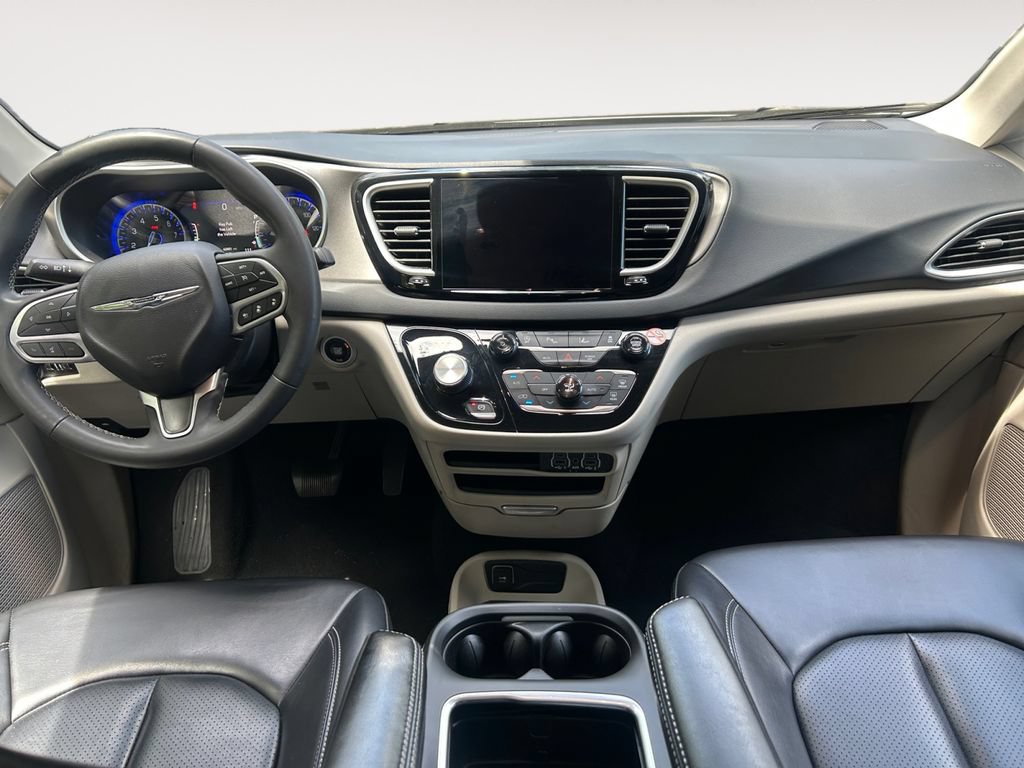Used 2023 Chrysler Pacifica Touring-L FWD image 10