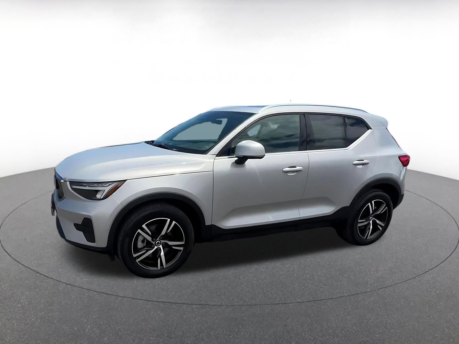 Used 2024 Volvo XC40 B5 Core AWD/4WD image 8