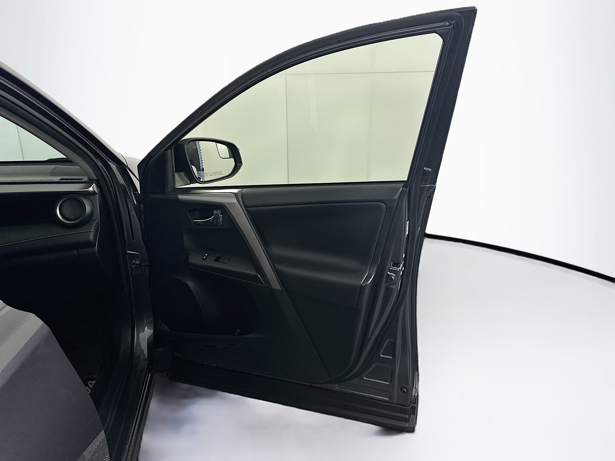 Used 2016 Toyota RAV4 XLE image 30