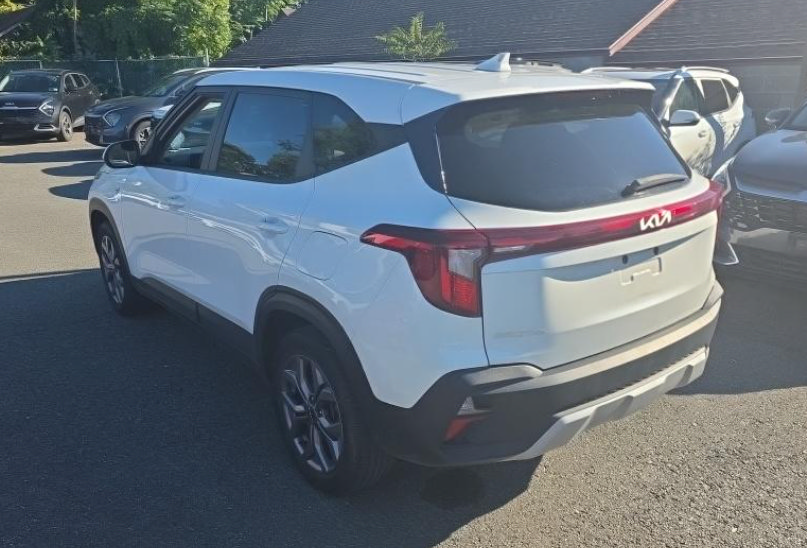 Used 2024 Kia Seltos LX AWD/4WD image 9