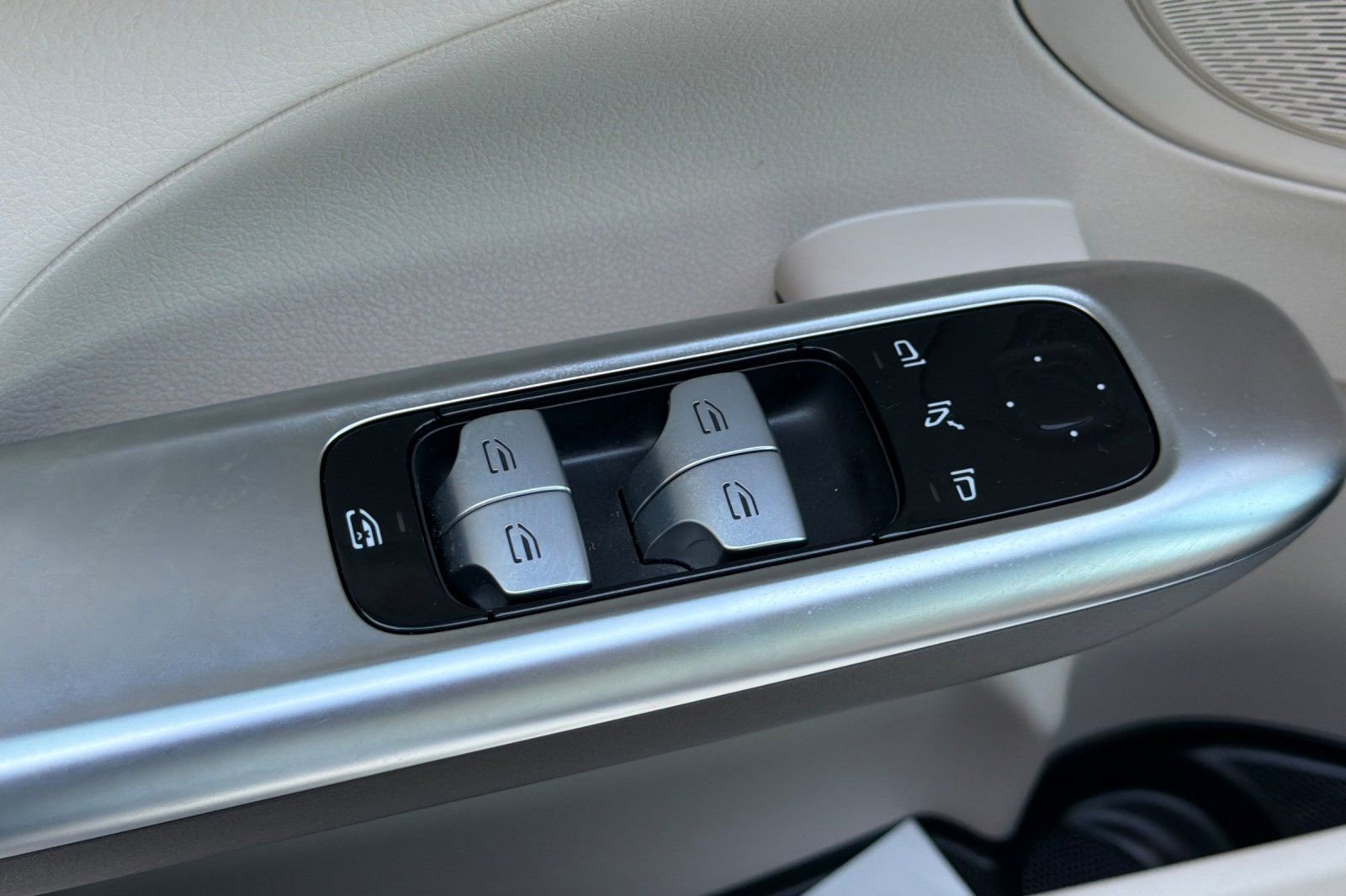 Certified 2025 Mercedes-Benz C 300 Sedan image 12