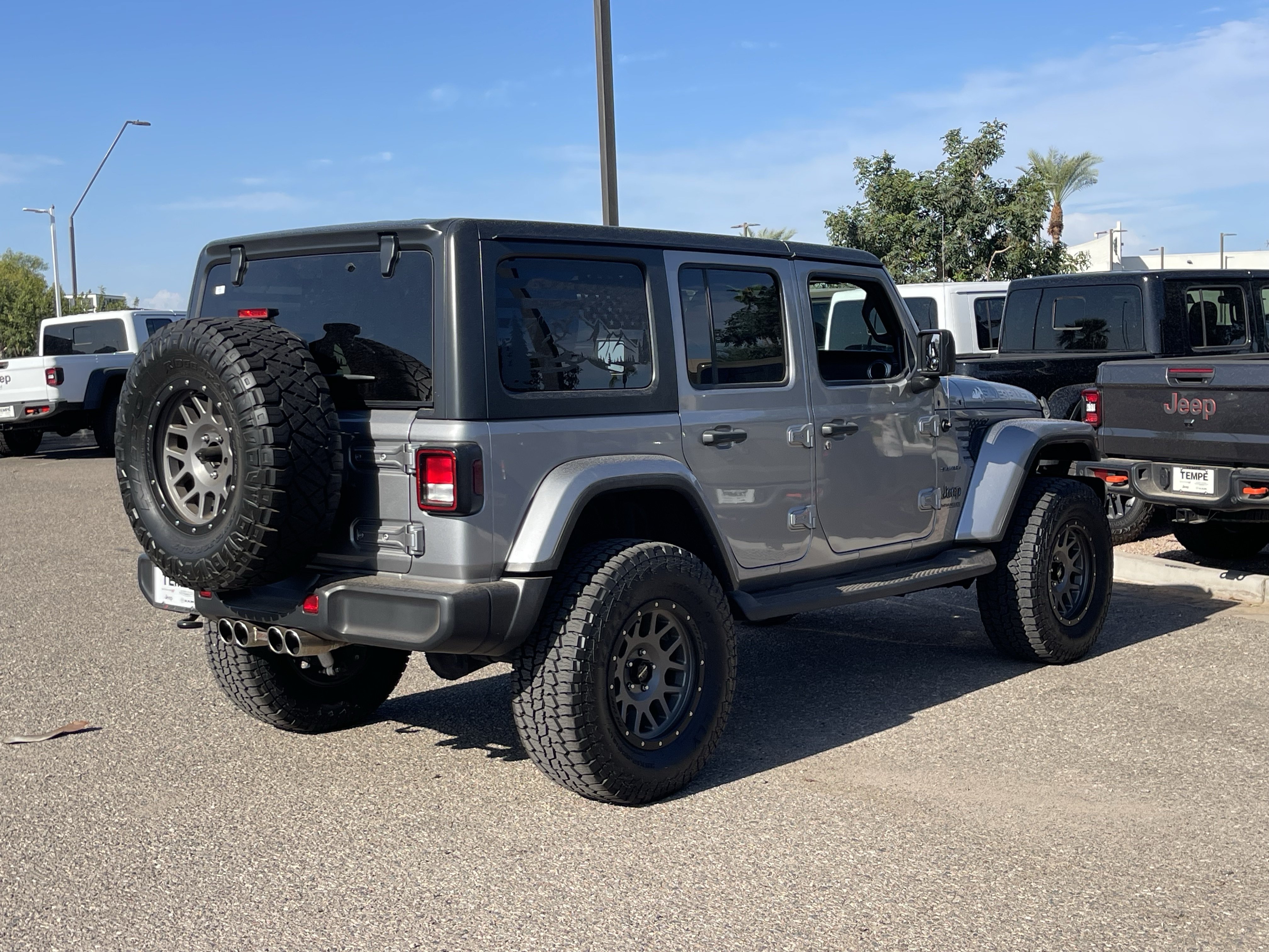 Used 2018 Jeep Wrangler Unlimited Sahara w/ Uconnect 4C Nav & Sound Group AWD/4WD image 5