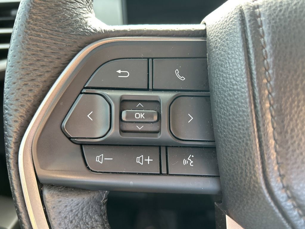 Used 2025 Toyota Sequoia SR5 AWD/4WD image 27