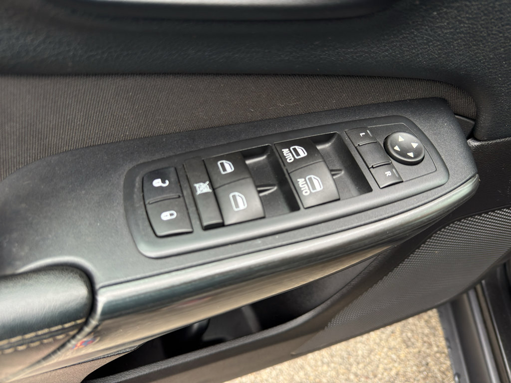 Used 2016 Jeep Cherokee Latitude w/ Comfort/Convenience Group image 12