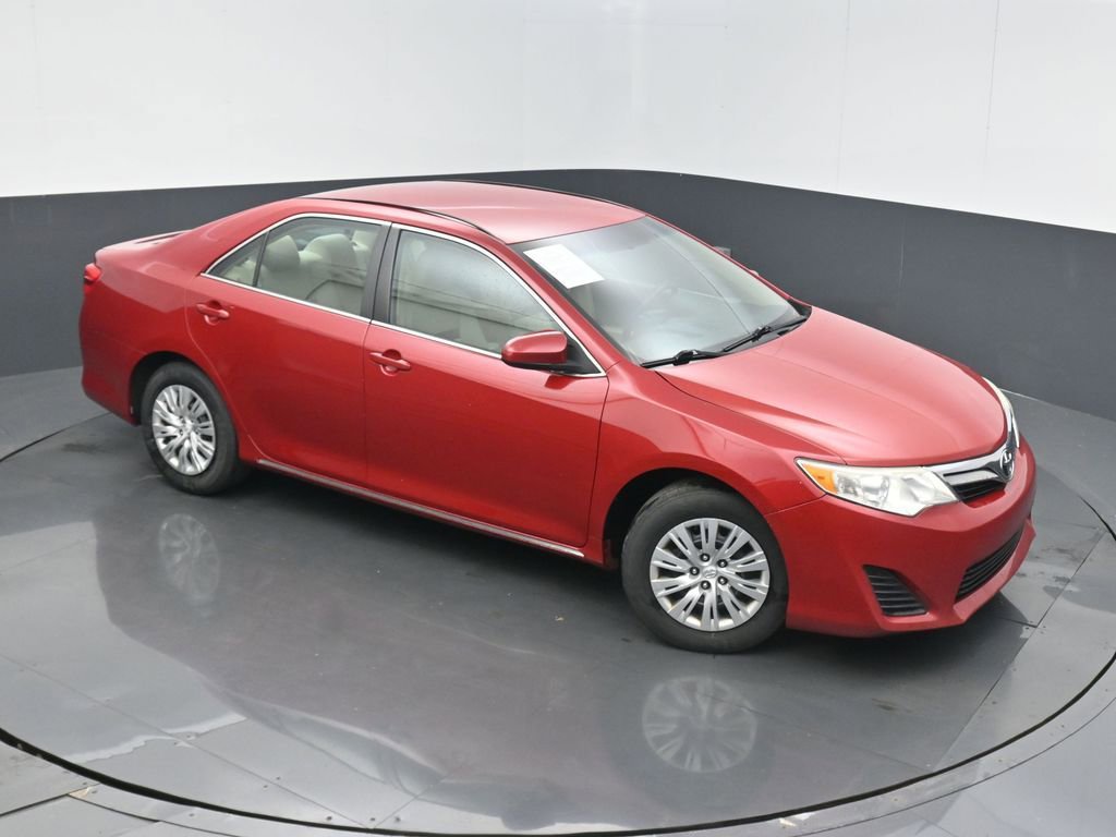 Used 2014 Toyota Camry LE FWD image 32