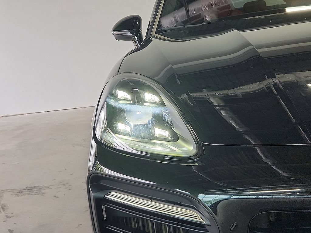 Used 2023 Porsche Cayenne GTS AWD/4WD image 9