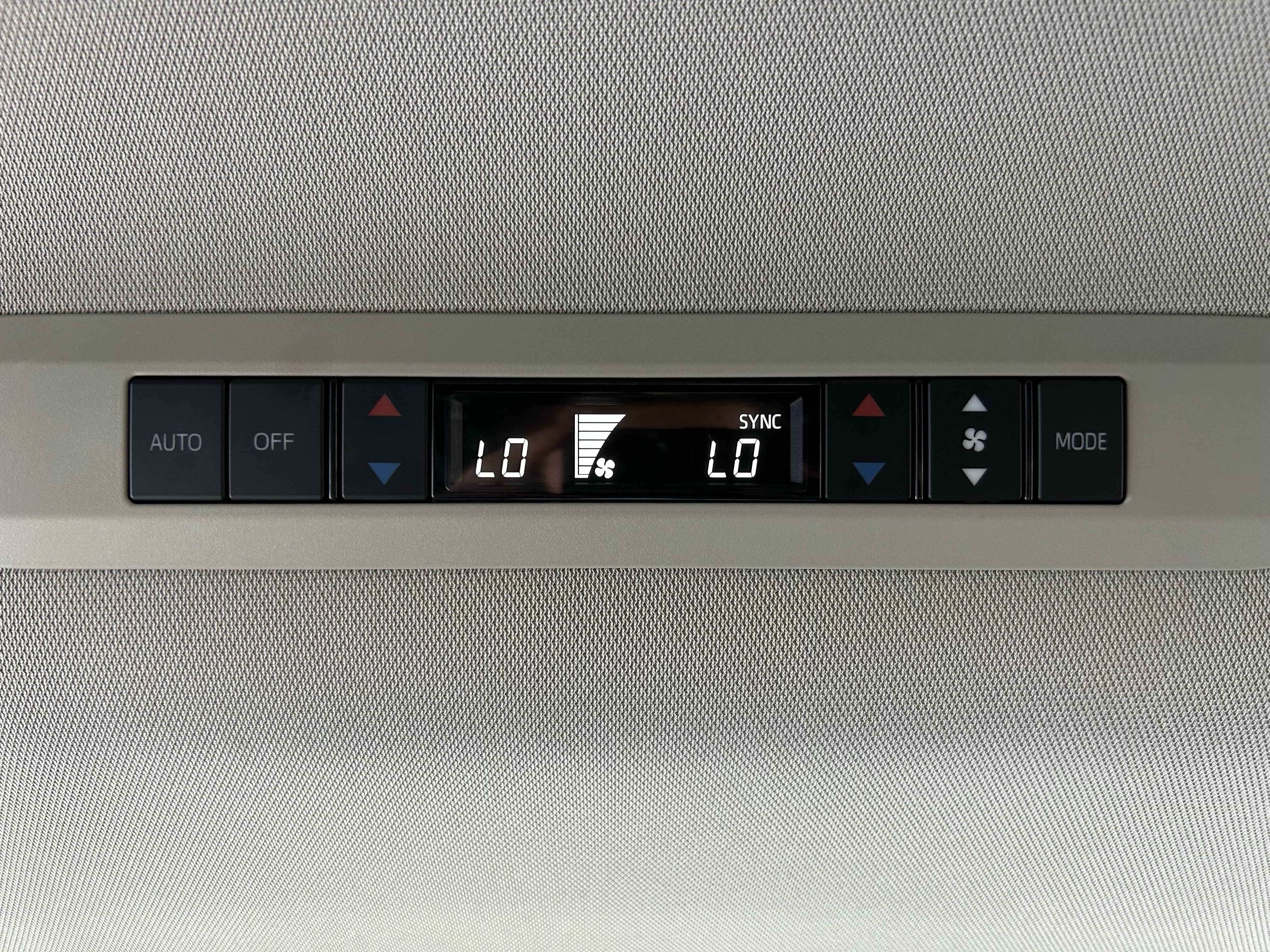 Certified 2025 Toyota Sienna XLE FWD image 21