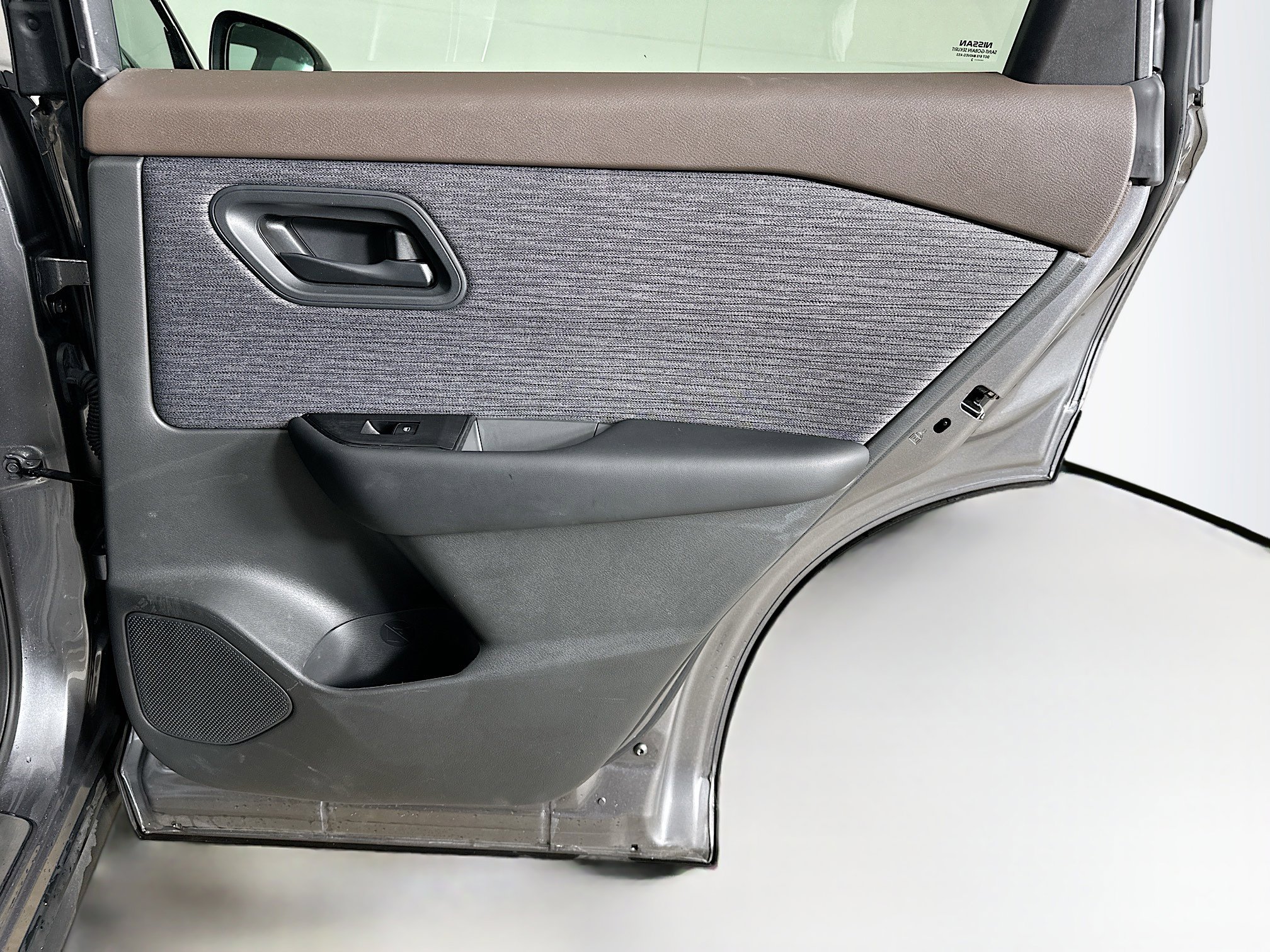 Used 2023 Nissan Rogue S AWD/4WD image 28