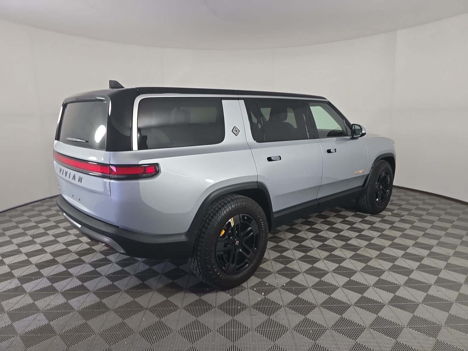 Used 2023 Rivian R1S Adventure Quad AWD/4WD image 5