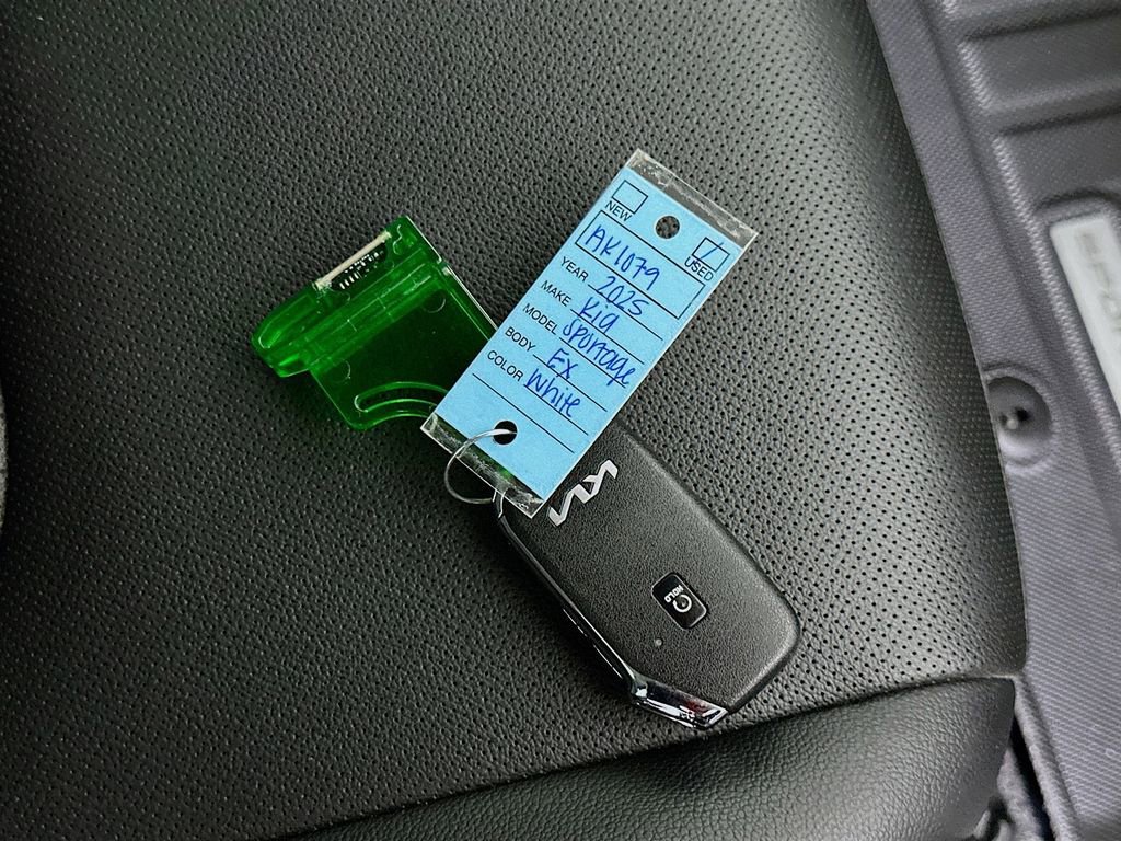 Used 2025 Kia Sportage EX image 35