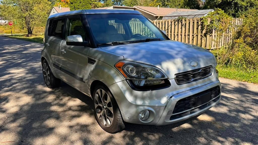 Used 2013 Kia Soul ! w/ Premium Pkg FWD image 9