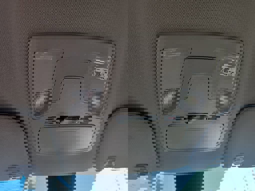 Used 2020 Toyota Sienna L image 24