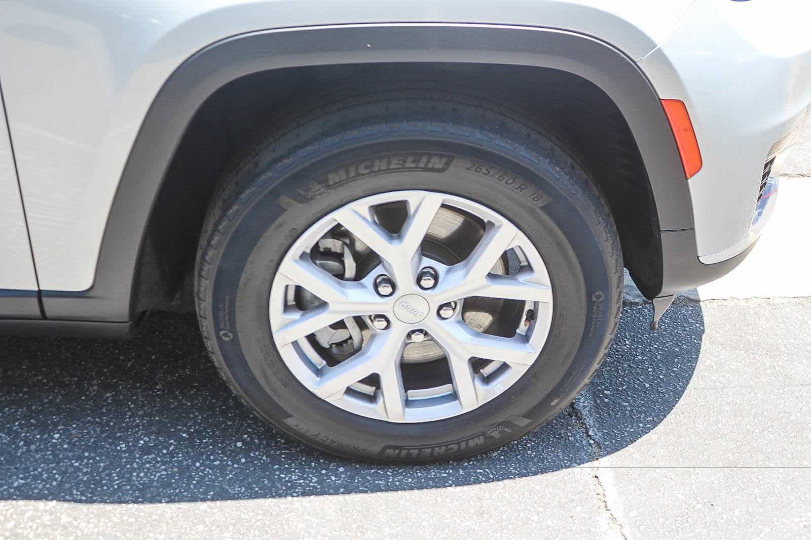 Used 2022 Jeep Grand Cherokee L Limited RWD image 9