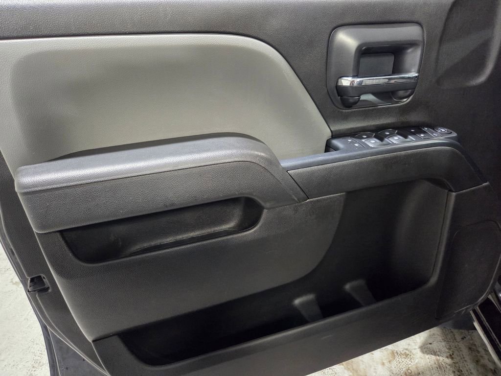 Used 2018 Chevrolet Silverado 1500 Custom w/ Custom Value Package image 10