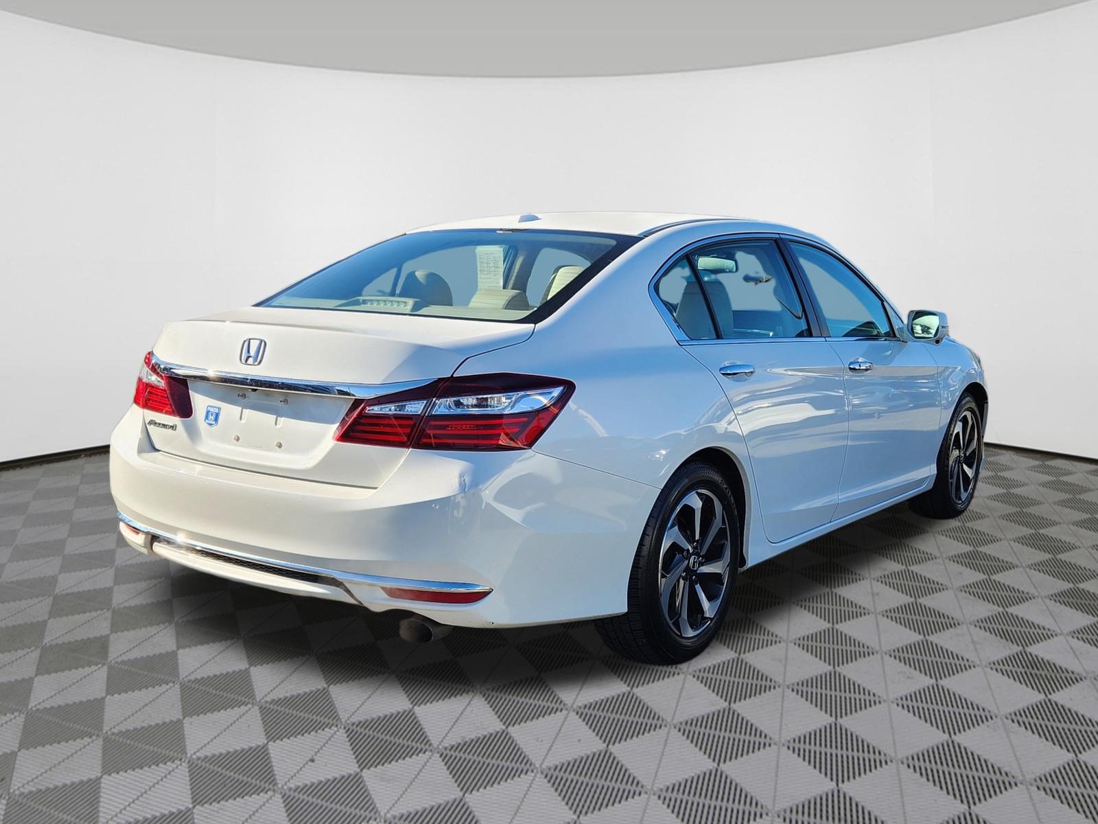 Used 2016 Honda Accord EX-L image 4