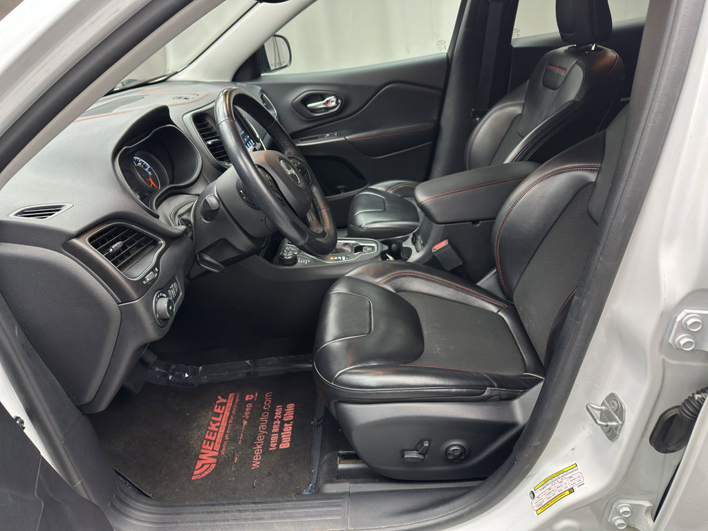Used 2020 Jeep Cherokee Trailhawk w/ Cold Weather Group AWD/4WD image 9