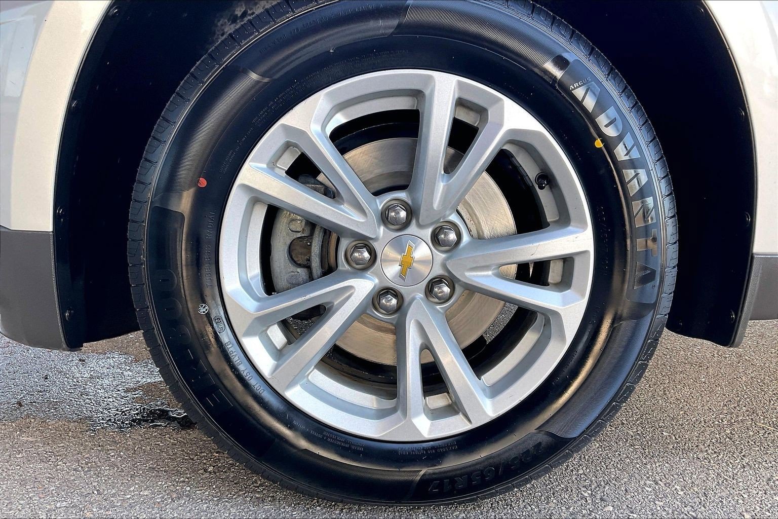 Used 2017 Chevrolet Equinox LT w/ Driver Confidence Package II image 22