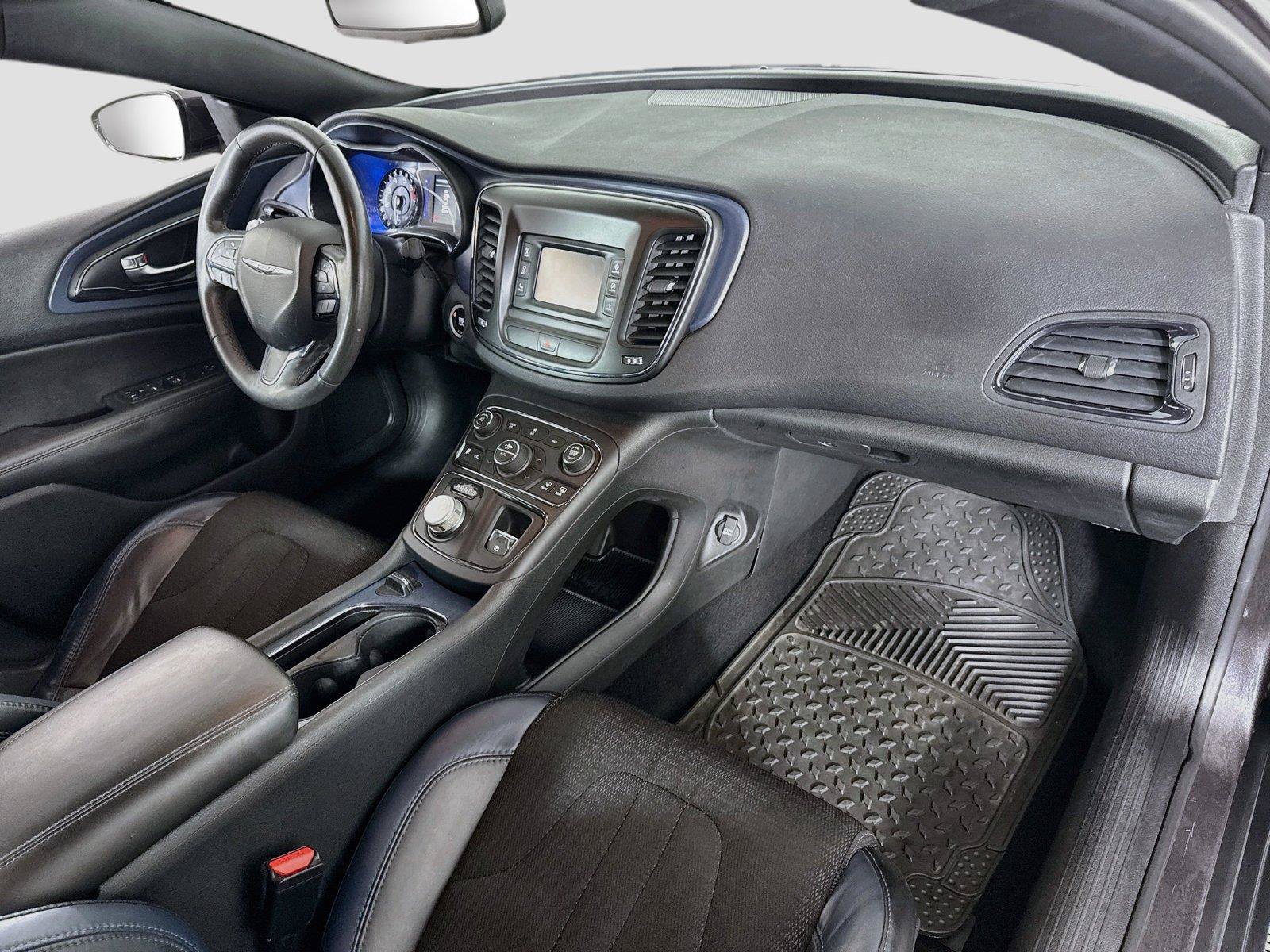 Used 2015 Chrysler 200 S FWD image 20
