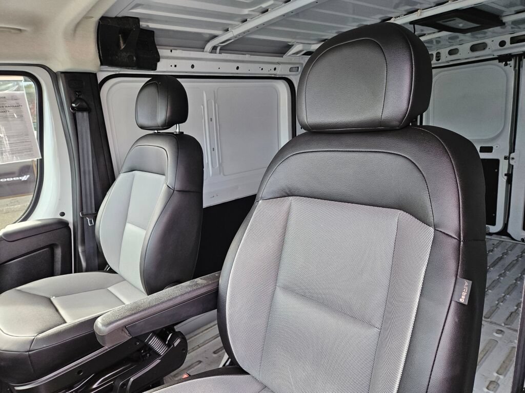 Used 2025 RAM ProMaster 2500 w/ Convenience Group FWD image 17